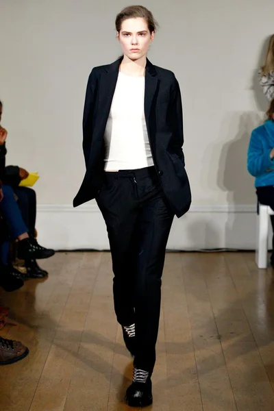 Look 3